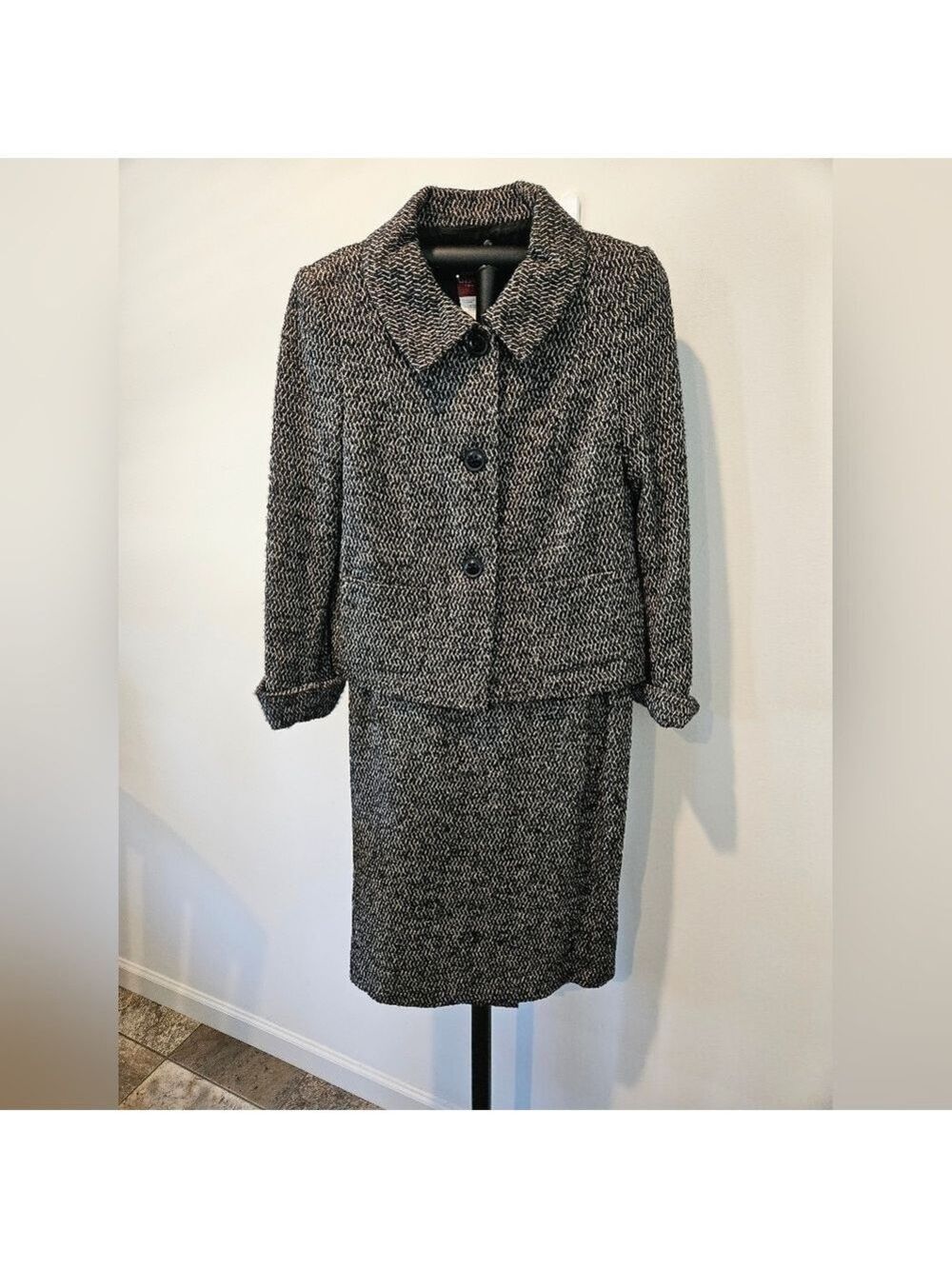OLSEN EUROPE WOMEN'S BLACK & WHITE TWEED VIRGIN WOOL SKIRT SUIT SIZE 6